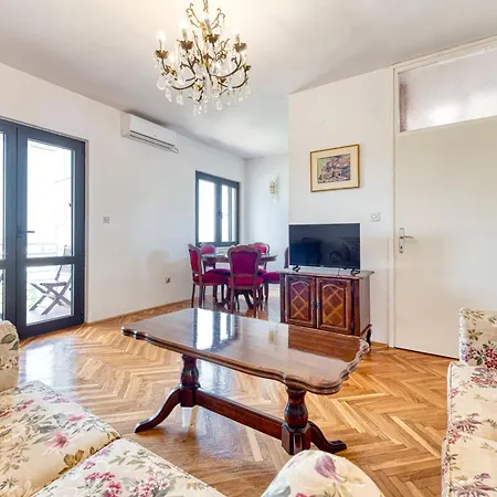 Maria's Sunshine Place Apartment