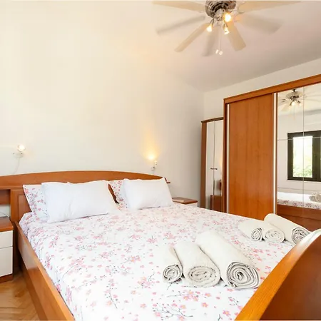Maria's Sunshine Place Apartman